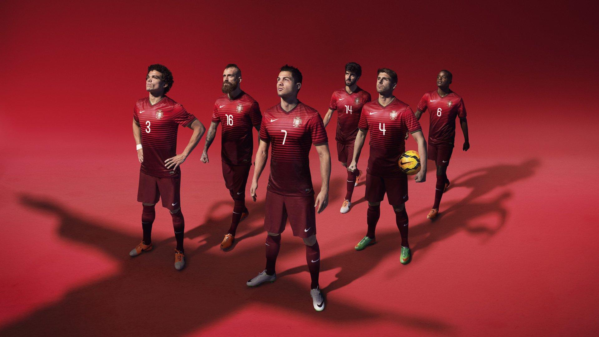 詹姆斯带儿子打高尔夫球，缺席东契奇续约活动引猜测