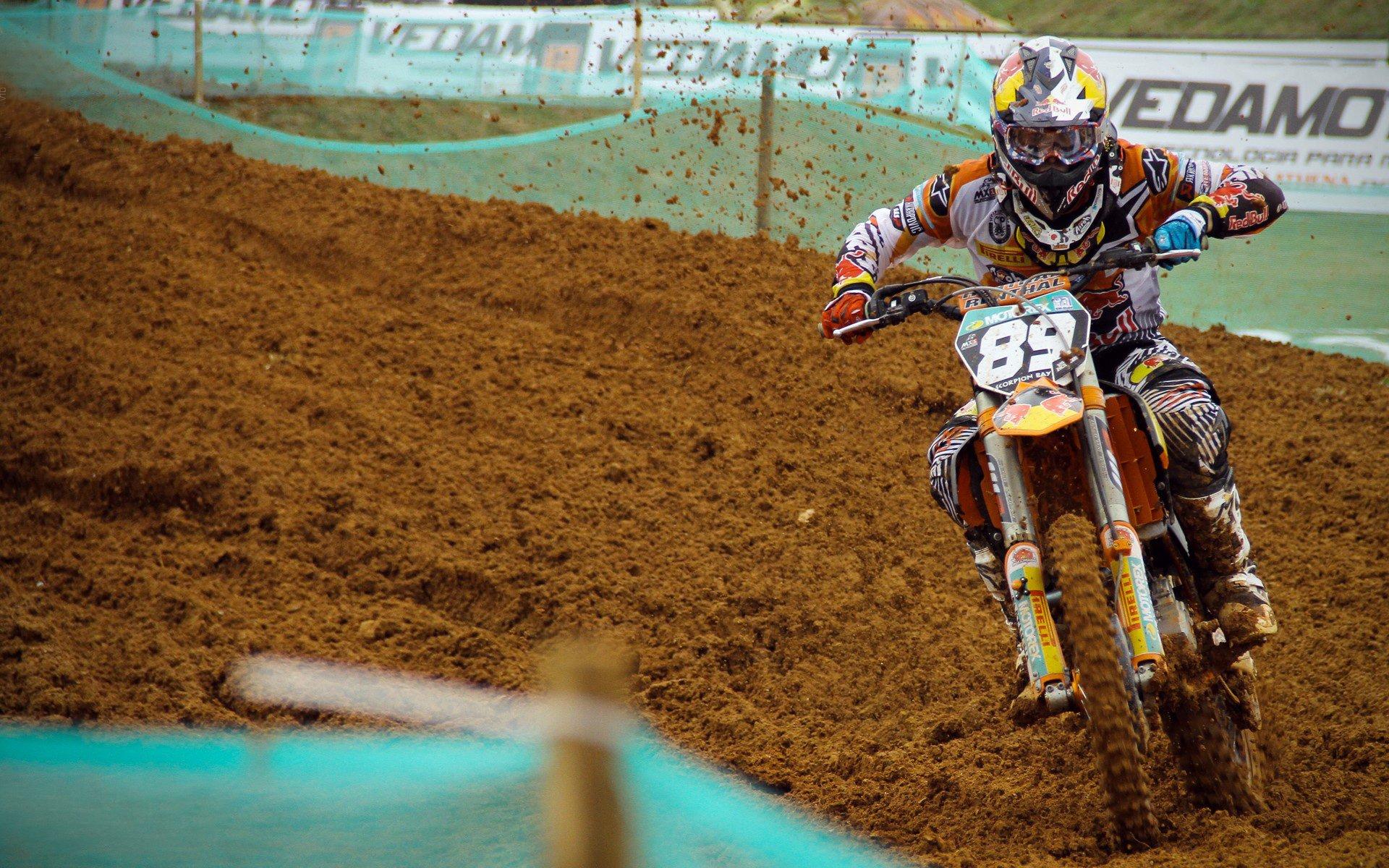 巴萨青训营再绽光芒,年轻天才的崛起与财政困境的意外馈赠